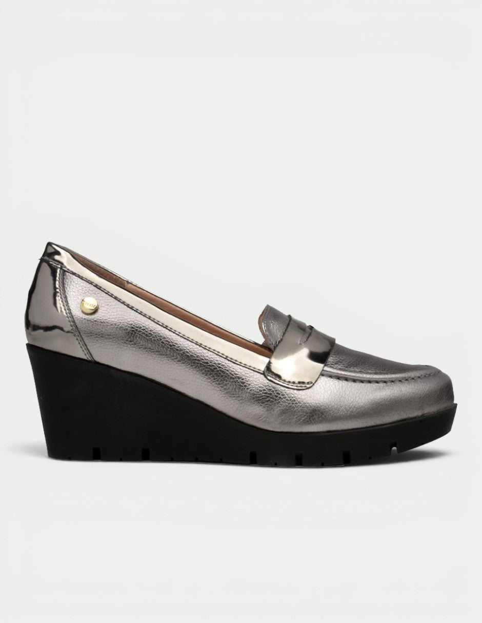Mocasín Fiorella 05 plateado con cuña Manet, vista lateral