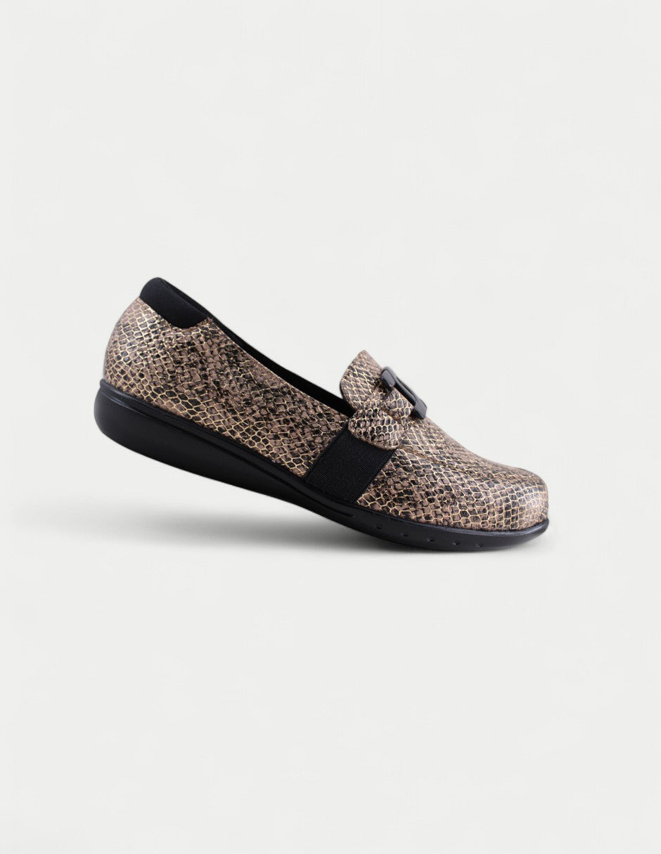 Mocasín Relax 03 animal print con herraje Manet, vista lateral ligero
