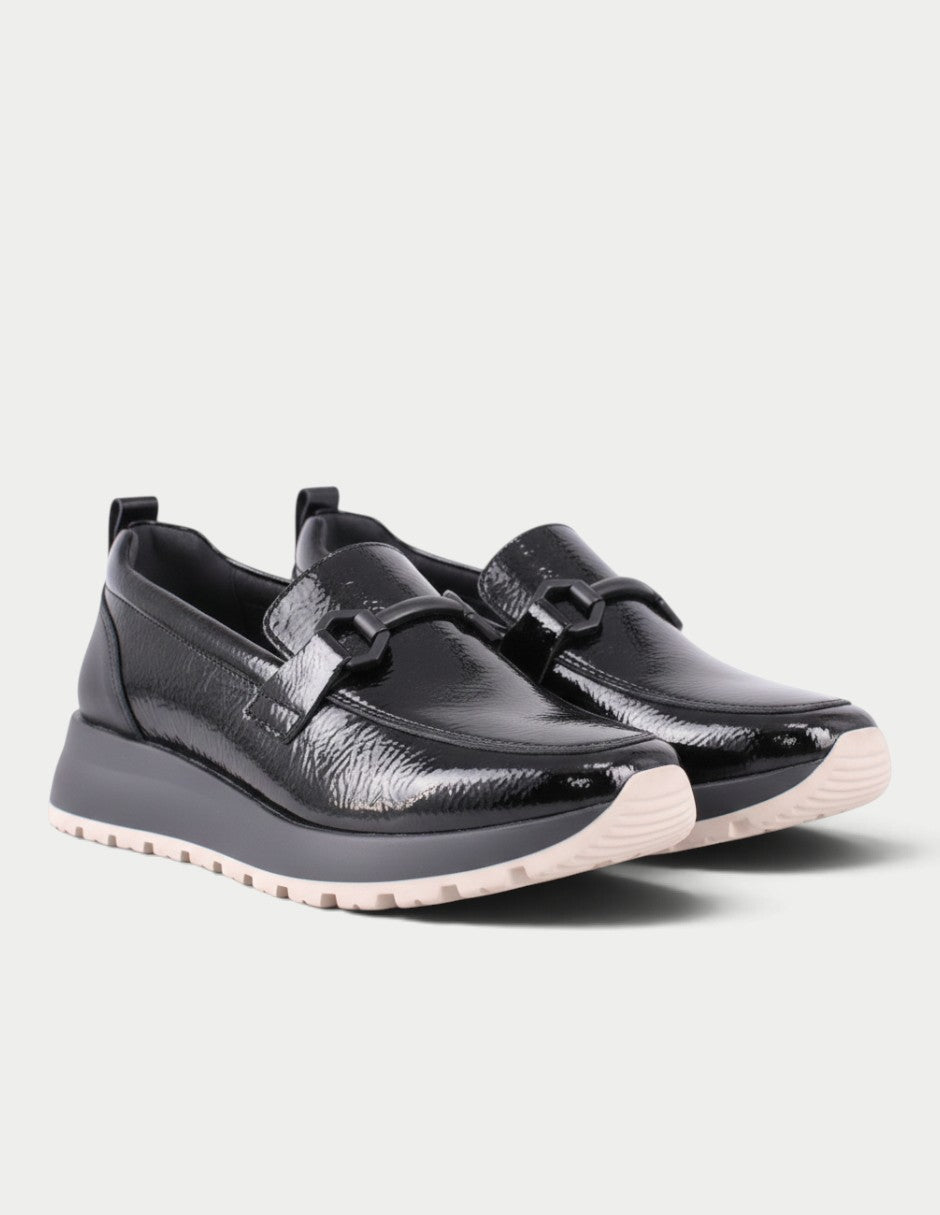 Mocasin de charol negro para mujer manet