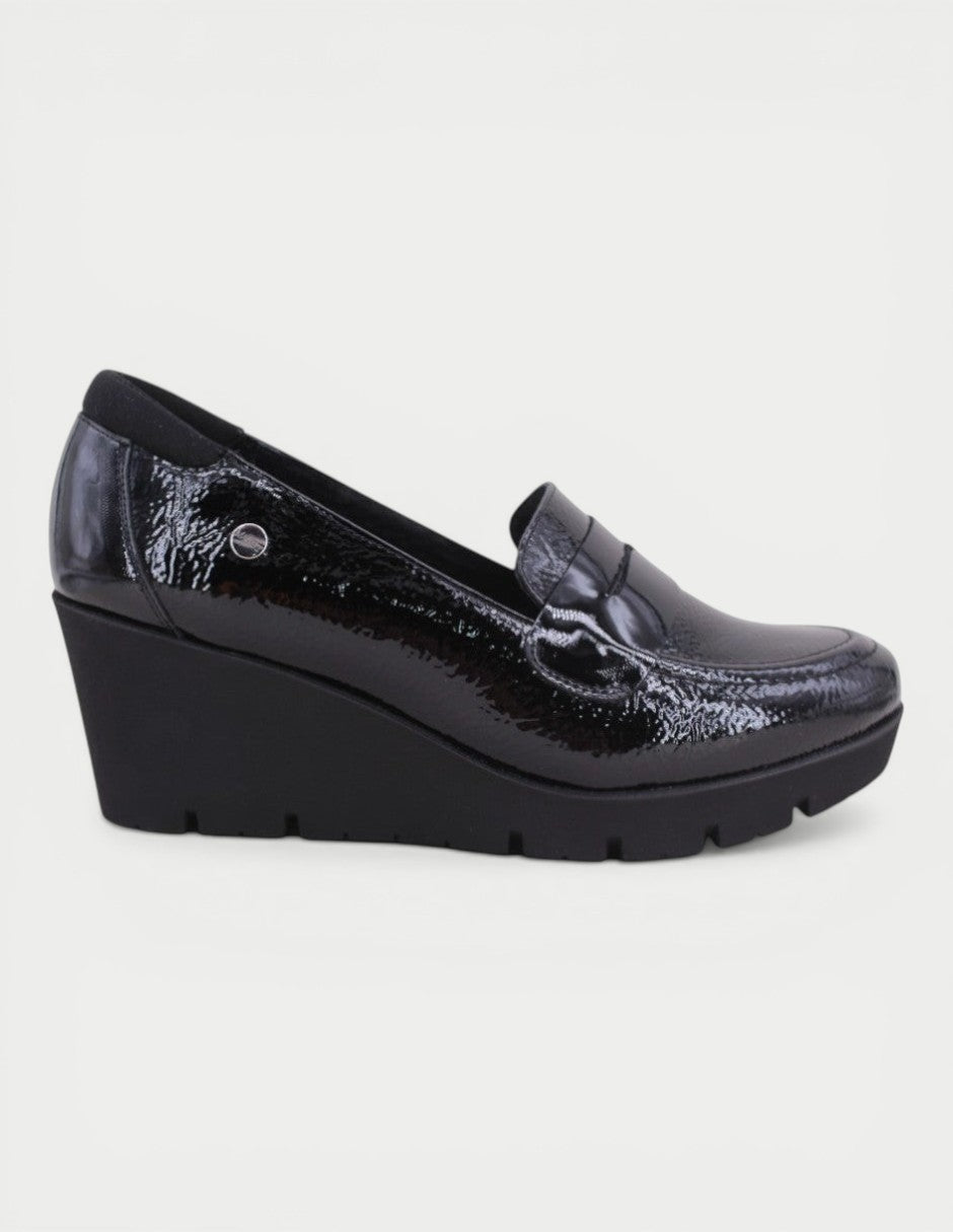 Manet black patent leather wedge loafers for women, elegant and shiny with a modern touch.