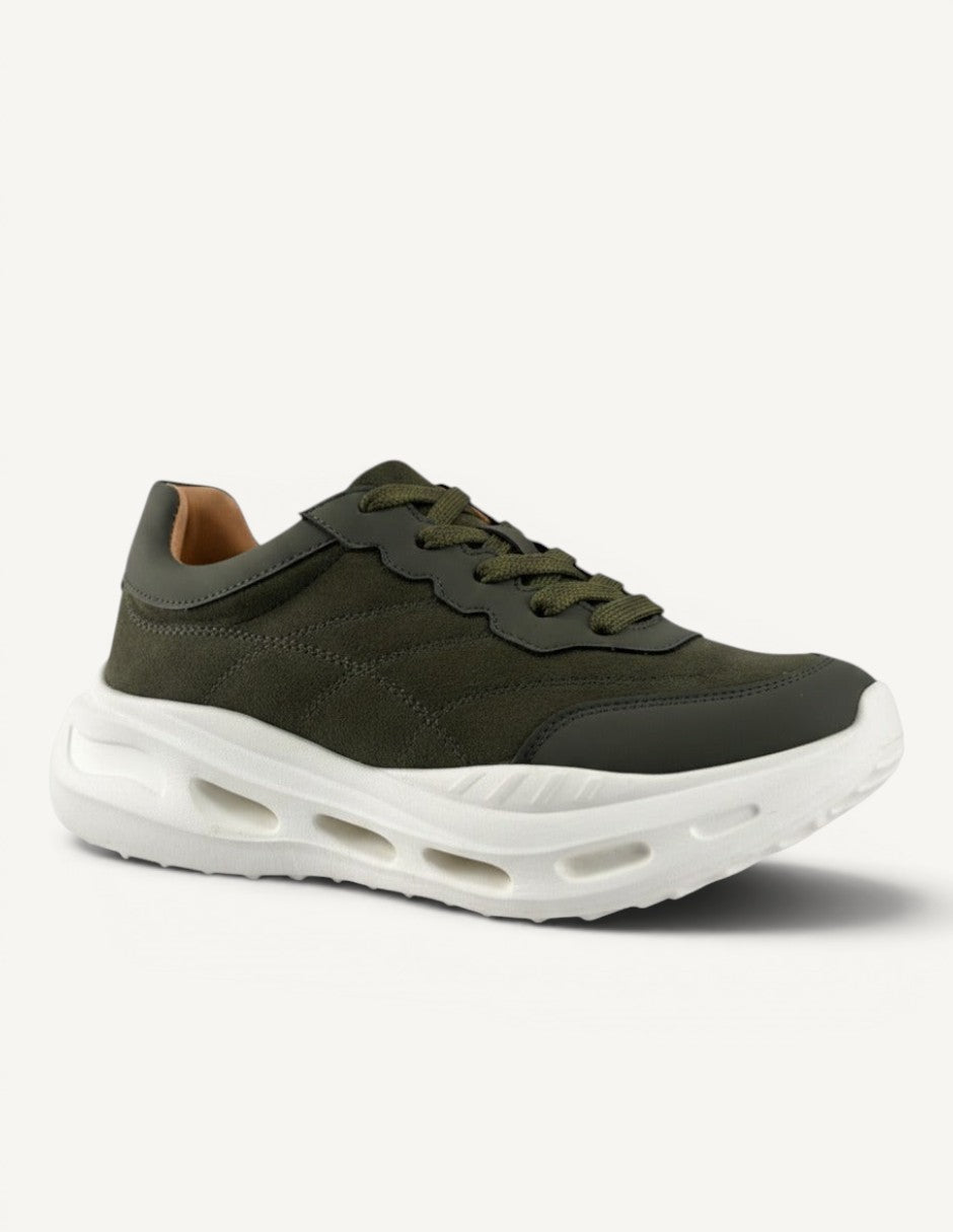Tenis Manet Ro 02 en color verde militar con suela gruesa blanca y diseño ergonómico de estilo casual.