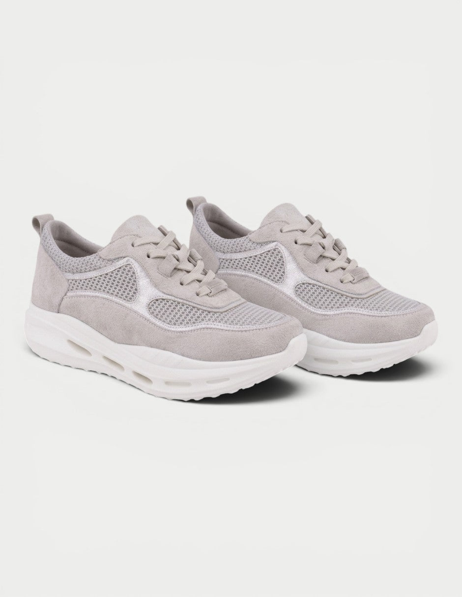 Manet tenis Ro 03 grises de gamuza y malla con detalles plateados y suela blanca