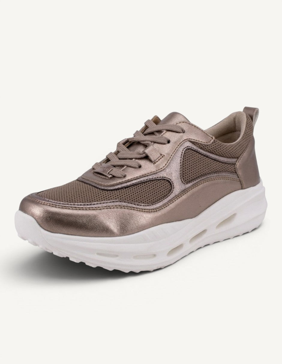 Tenis Manet Ro 03 en color seda con paneles de malla, detalles metalizados y suela blanca gruesa de plataforma.